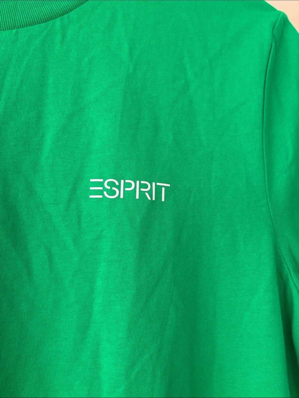 Esprit Men's Short Sleeve Crew Tee in Bright Green